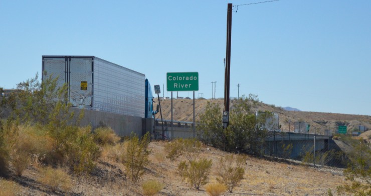 This image has an empty alt attribute; its file name is i-40-cr-sign.jpg